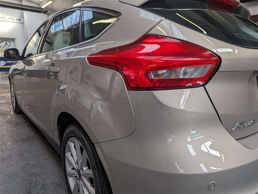 <p>2015 FORD FOCUS TITANIUM</p>