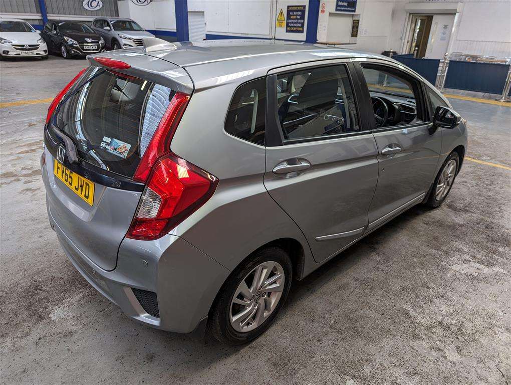 <p>2015 HONDA JAZZ SE I-VTEC</p>