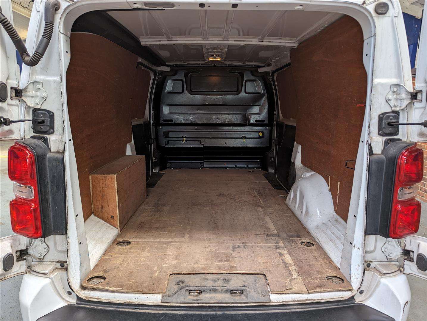 <p>2019 VAUXHALL VIVARO 2900 SPORTIVE S/S</p>