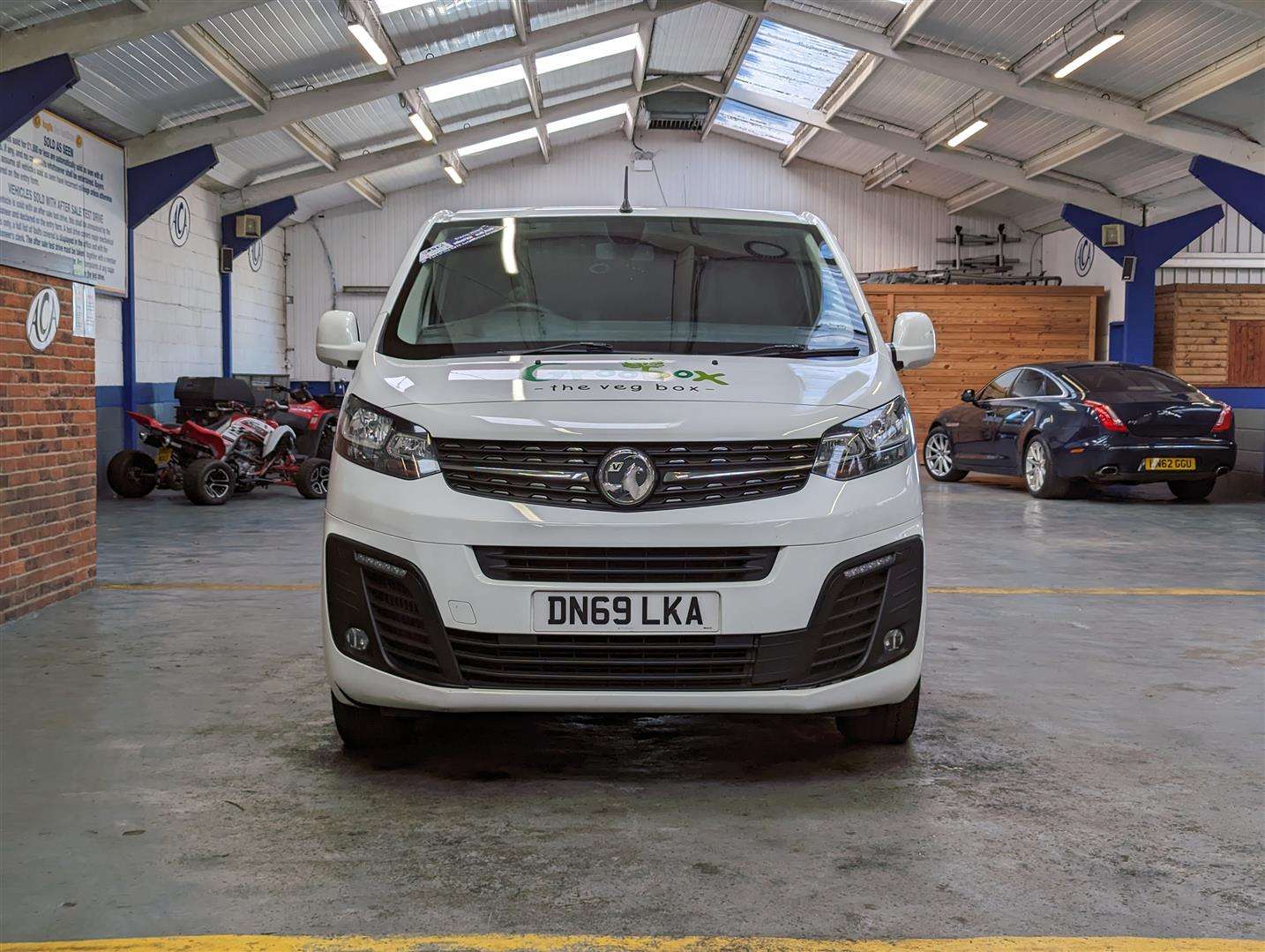 <p>2019 VAUXHALL VIVARO 2900 SPORTIVE S/S</p>