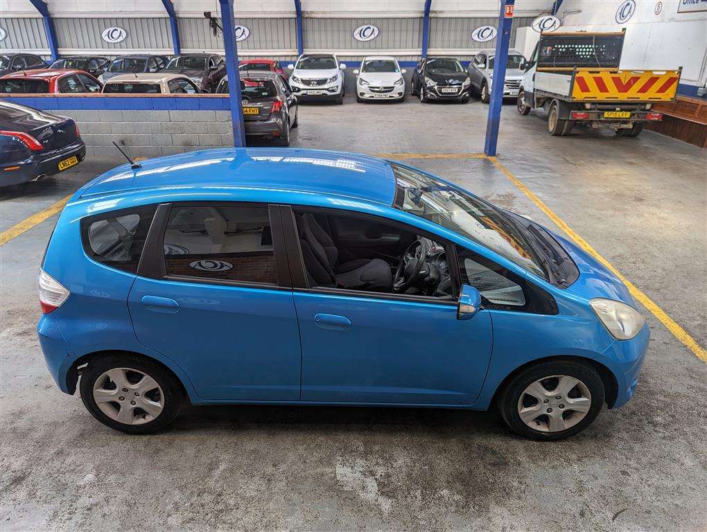 <p>2009 HONDA JAZZ I-VTEC ES</p>