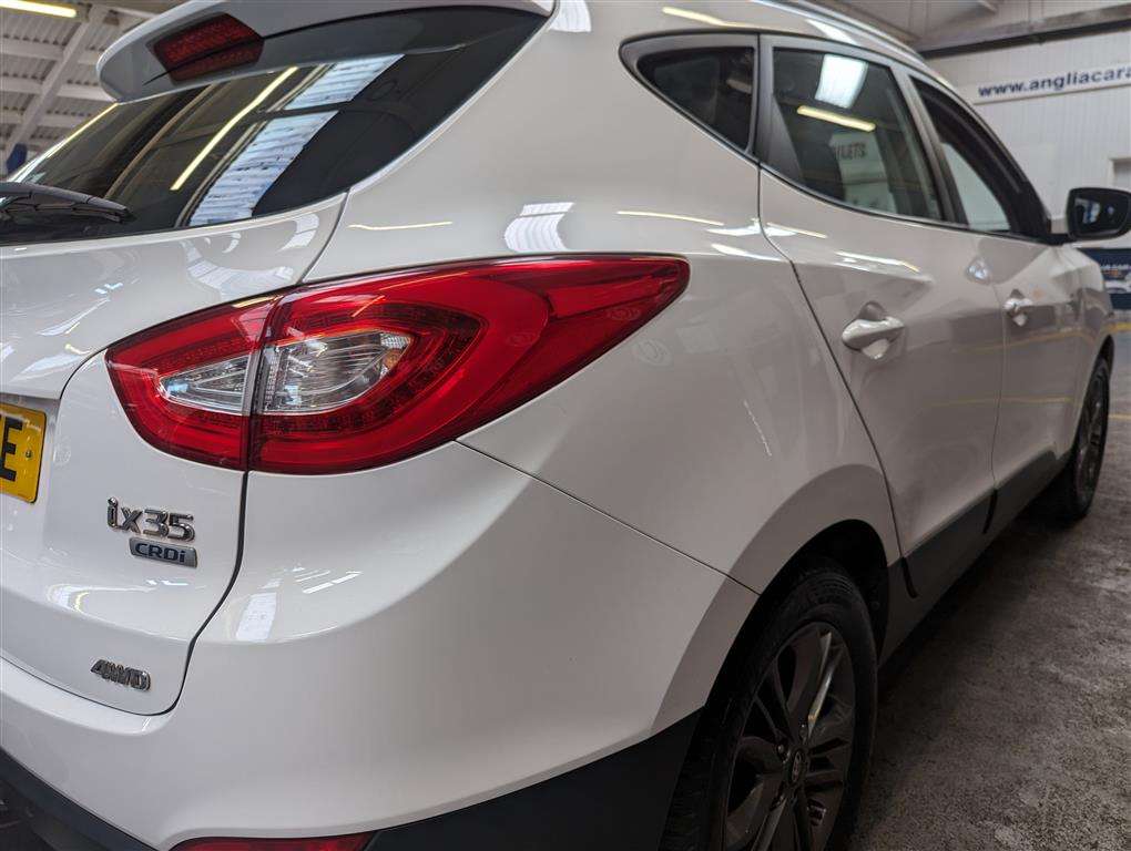 <p>2015 HYUNDAI IX35 SE NAV 4WD CRDI AUTO</p>