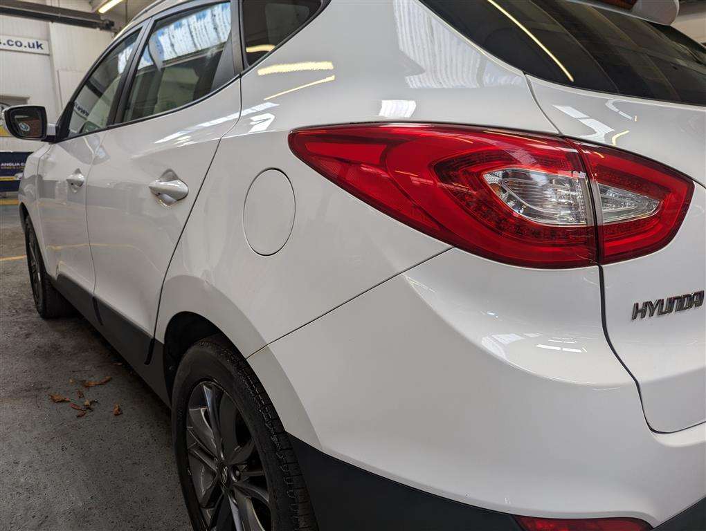 <p>2015 HYUNDAI IX35 SE NAV 4WD CRDI AUTO</p>