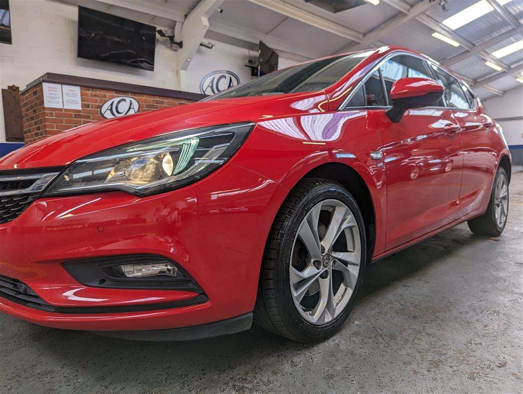 <p>2017 VAUXHALL ASTRA SRI NAV CDTI S/S</p>