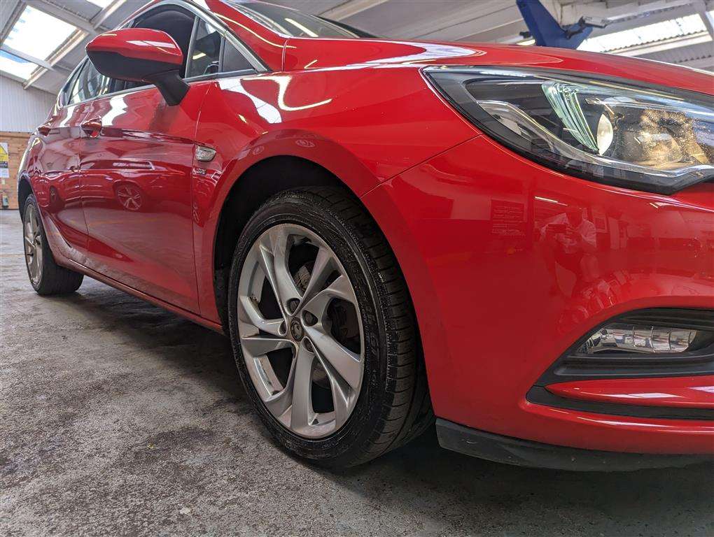 <p>2017 VAUXHALL ASTRA SRI NAV CDTI S/S</p>