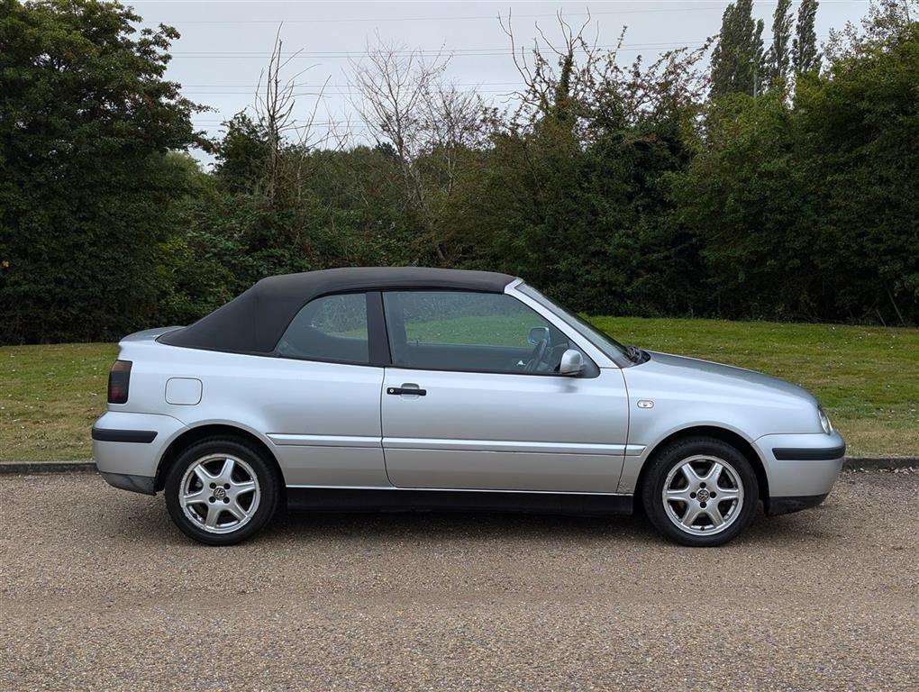 <p>2001 VOLKSWAGEN GOLF CABRIOLET SE</p>