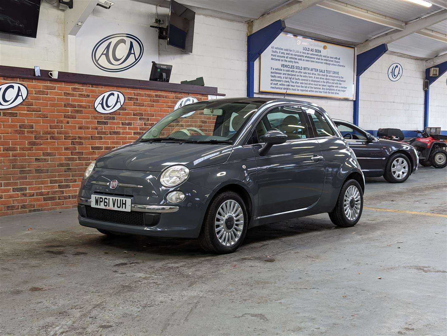 <p>2011 FIAT 500 LOUNGE</p>