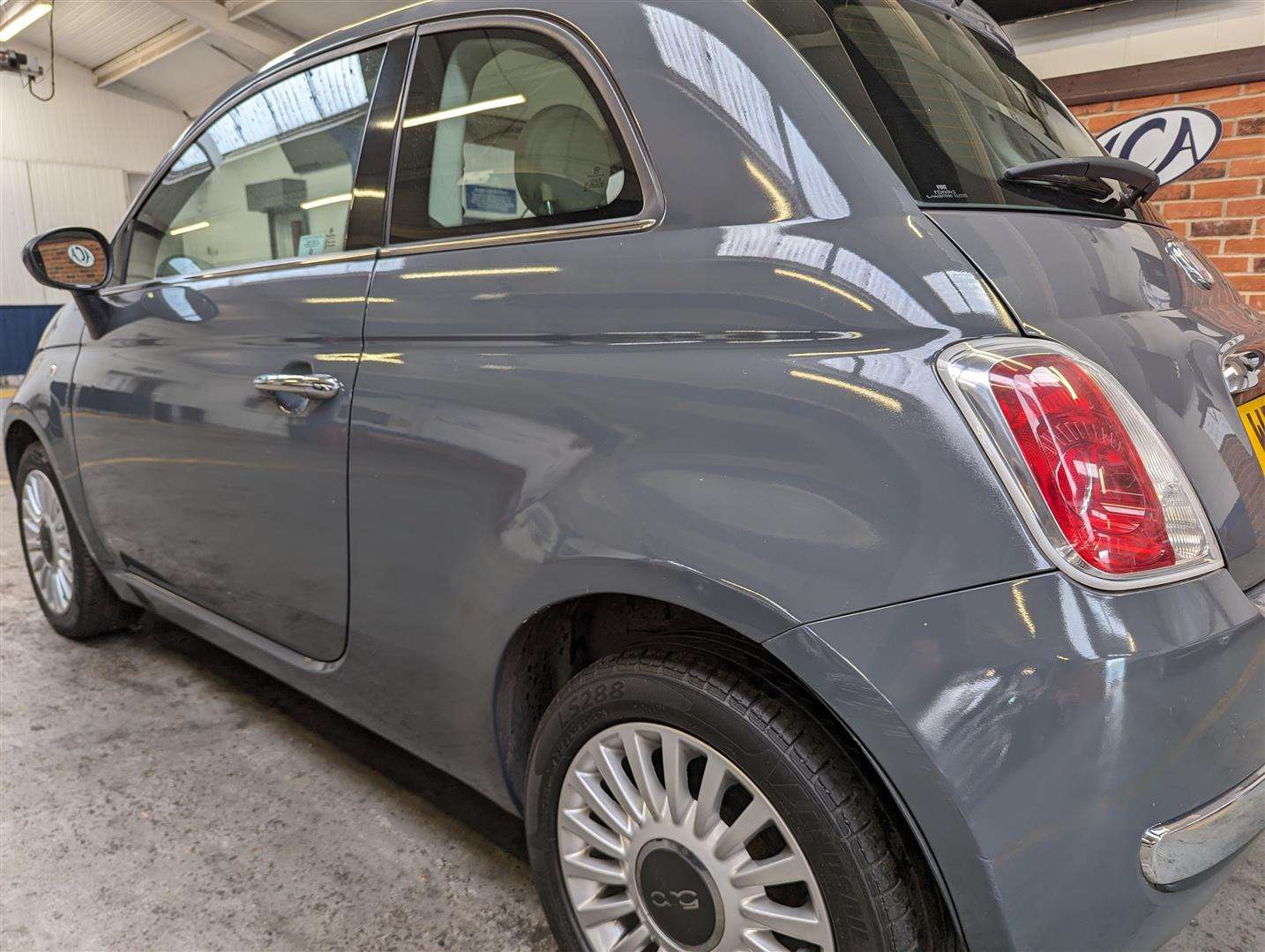 <p>2011 FIAT 500 LOUNGE</p>