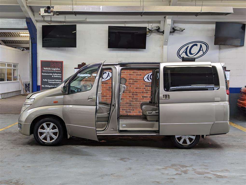 <p>2002 NISSAN ELGRAND</p>