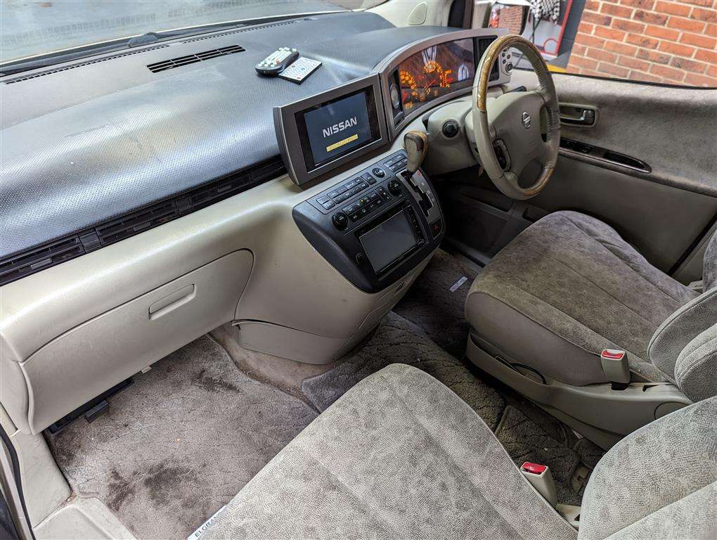 <p>2002 NISSAN ELGRAND</p>