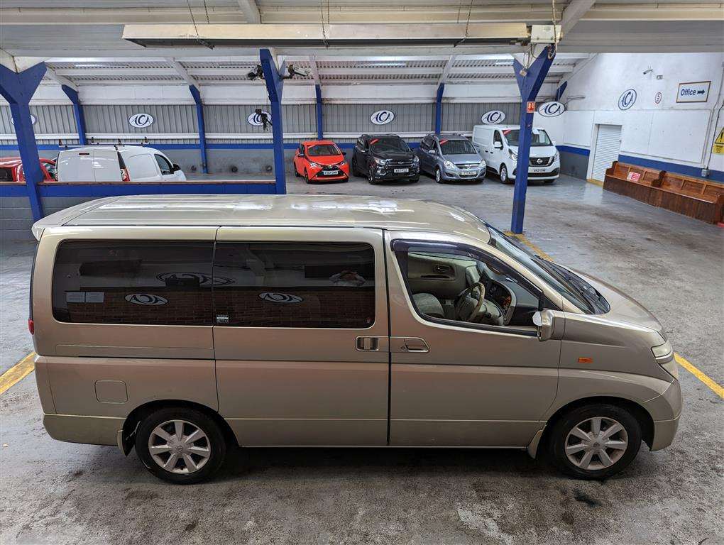 <p>2002 NISSAN ELGRAND</p>