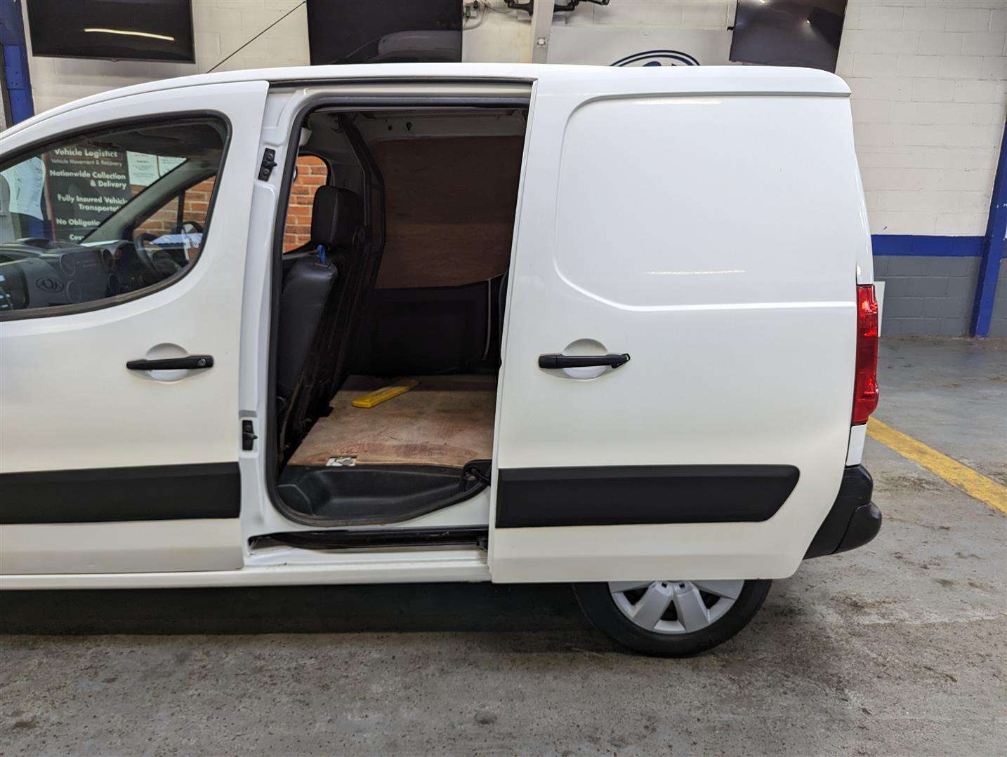 <p>2011 CITROEN BERLINGO 625 EN-PRISE HDI</p>