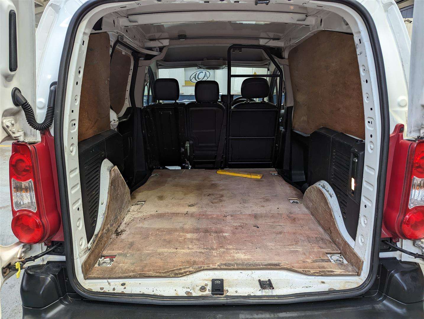 <p>2011 CITROEN BERLINGO 625 EN-PRISE HDI</p>