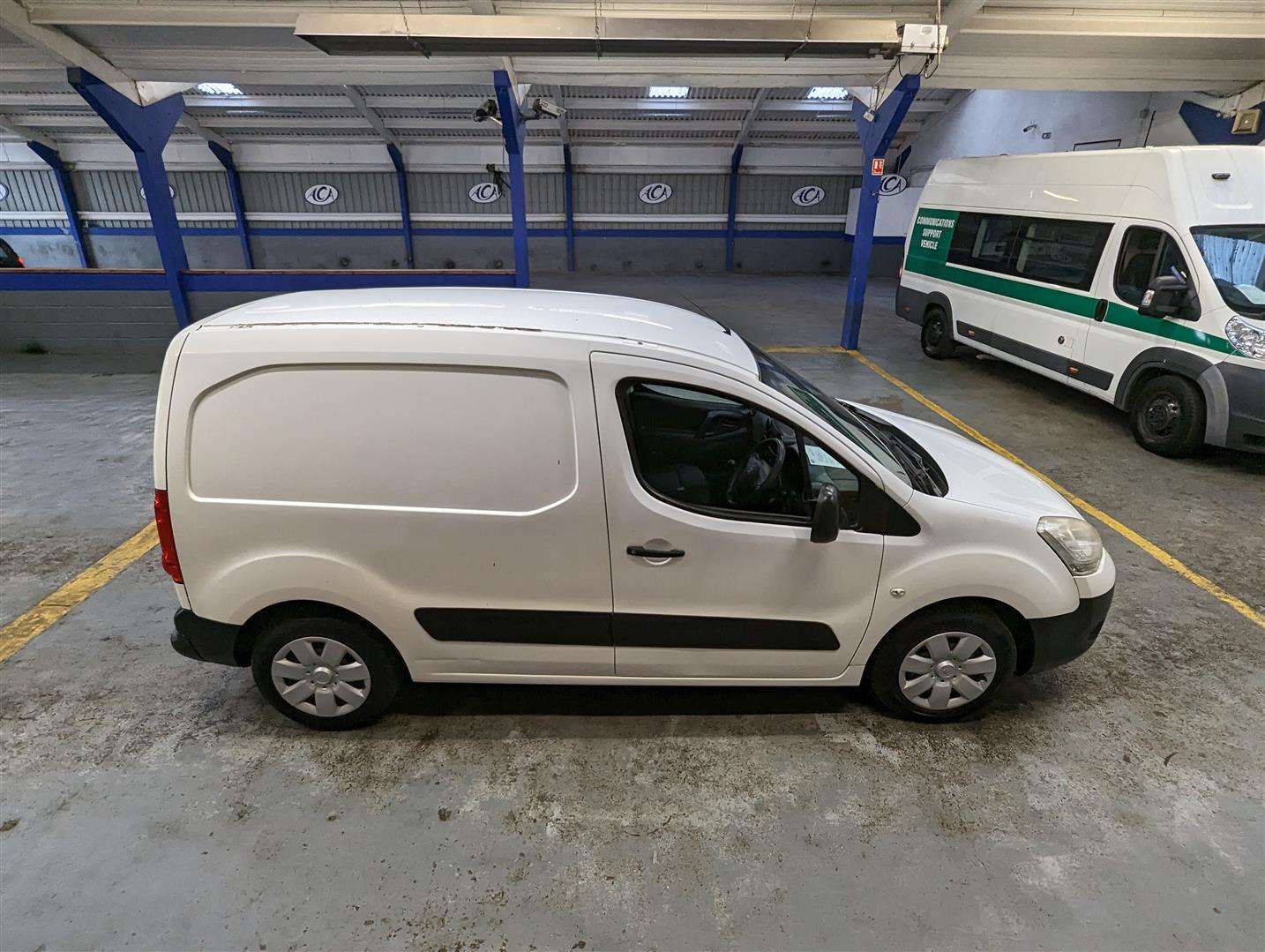 <p>2011 CITROEN BERLINGO 625 EN-PRISE HDI</p>