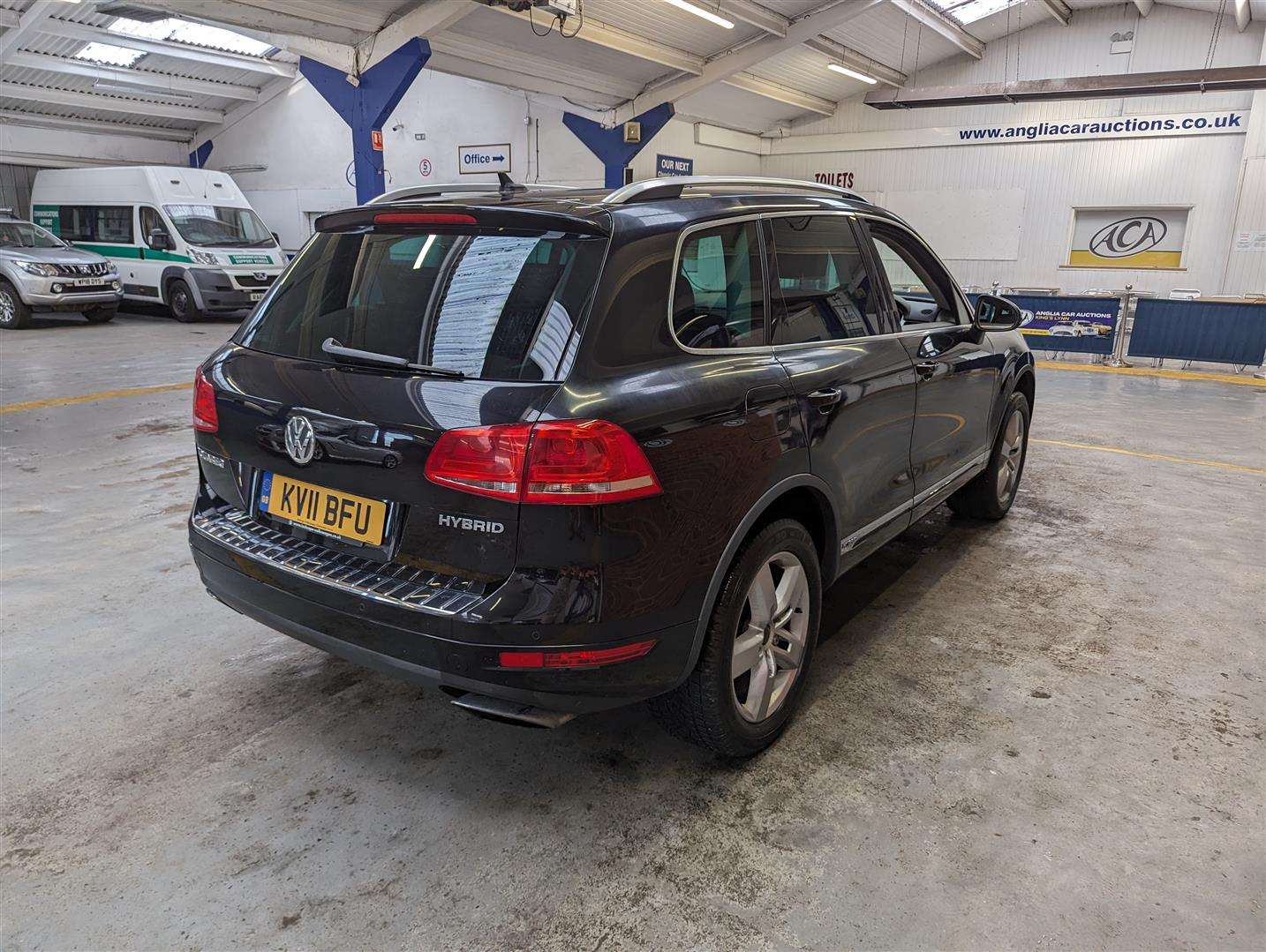 <p>2011 VOLKSWAGEN TOUAREG V6 TSI HYBRID AUTO</p>