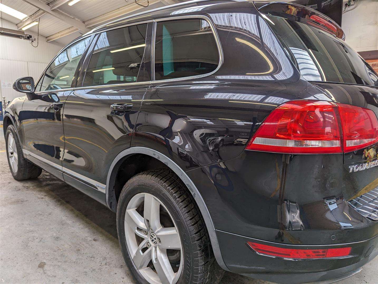 <p>2011 VOLKSWAGEN TOUAREG V6 TSI HYBRID AUTO</p>