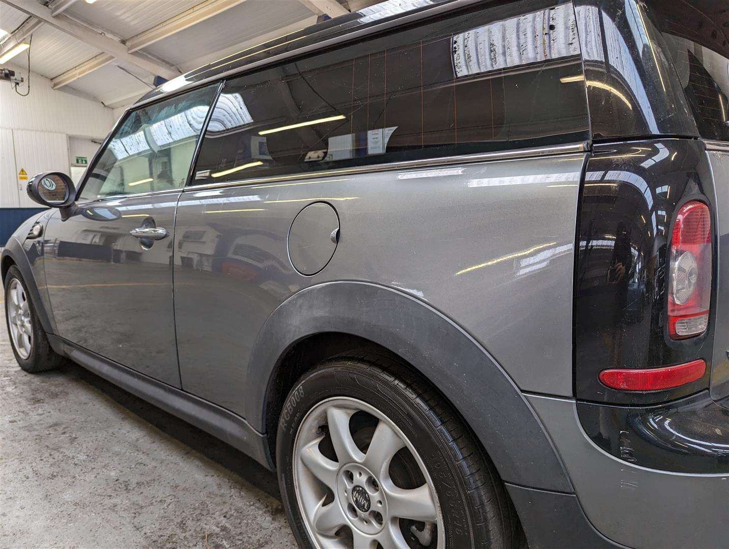 <p>2010 MINI COOPER GRAPHITE CLUBMAN D</p>