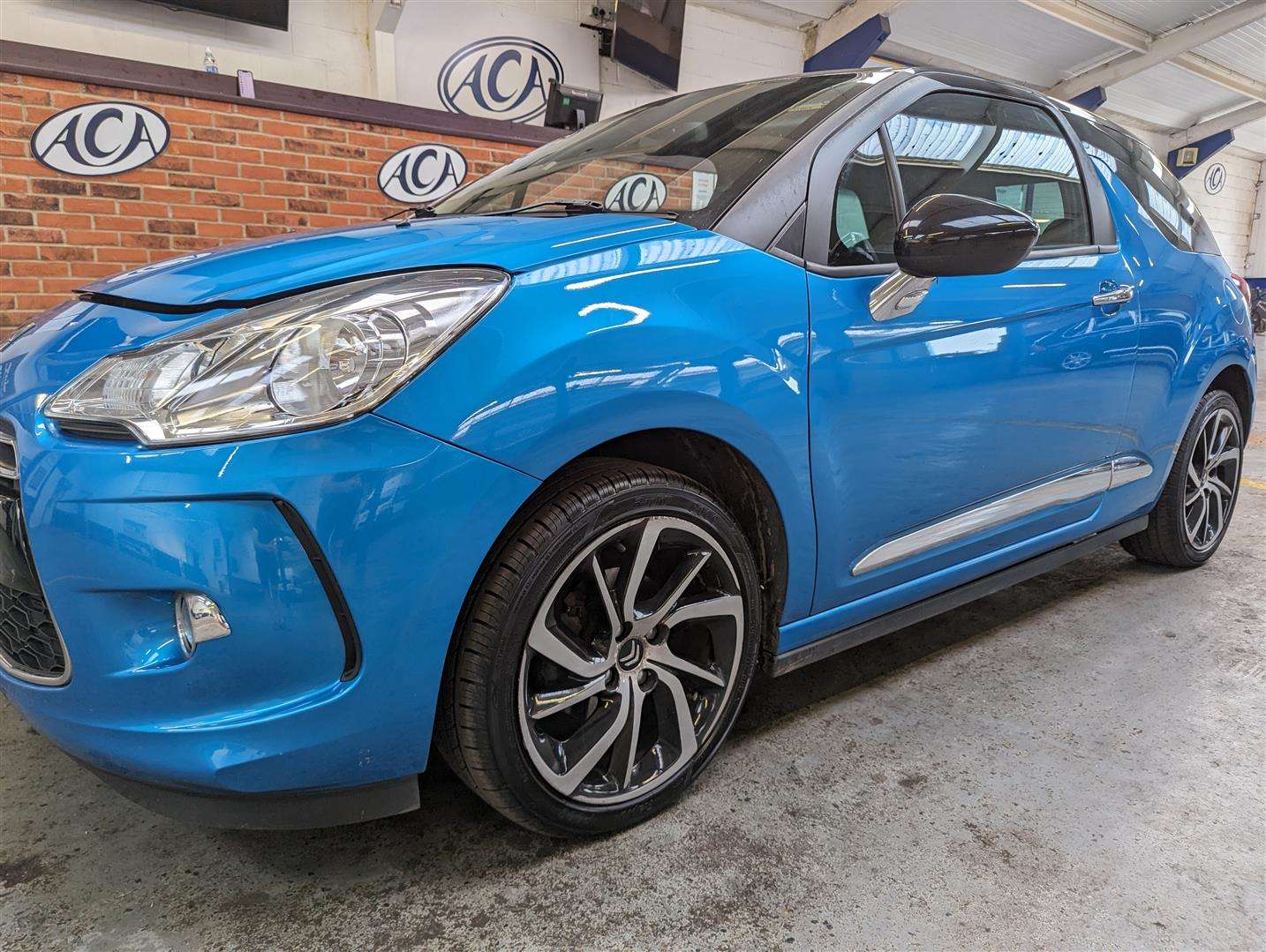 <p>2014 CITROEN DS3 DSTYLE + E-HDI</p>