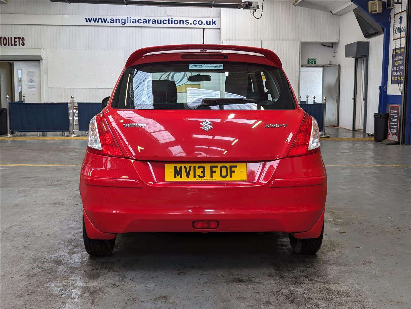 <p>2013 SUZUKI SWIFT SZ2</p>