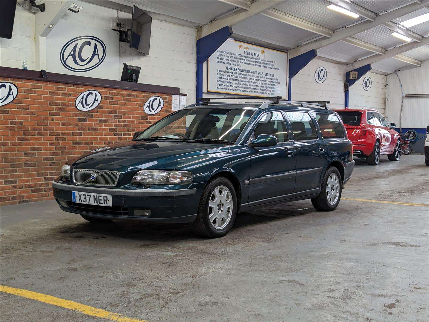 <p>2001 VOLVO V70 AUTO</p>