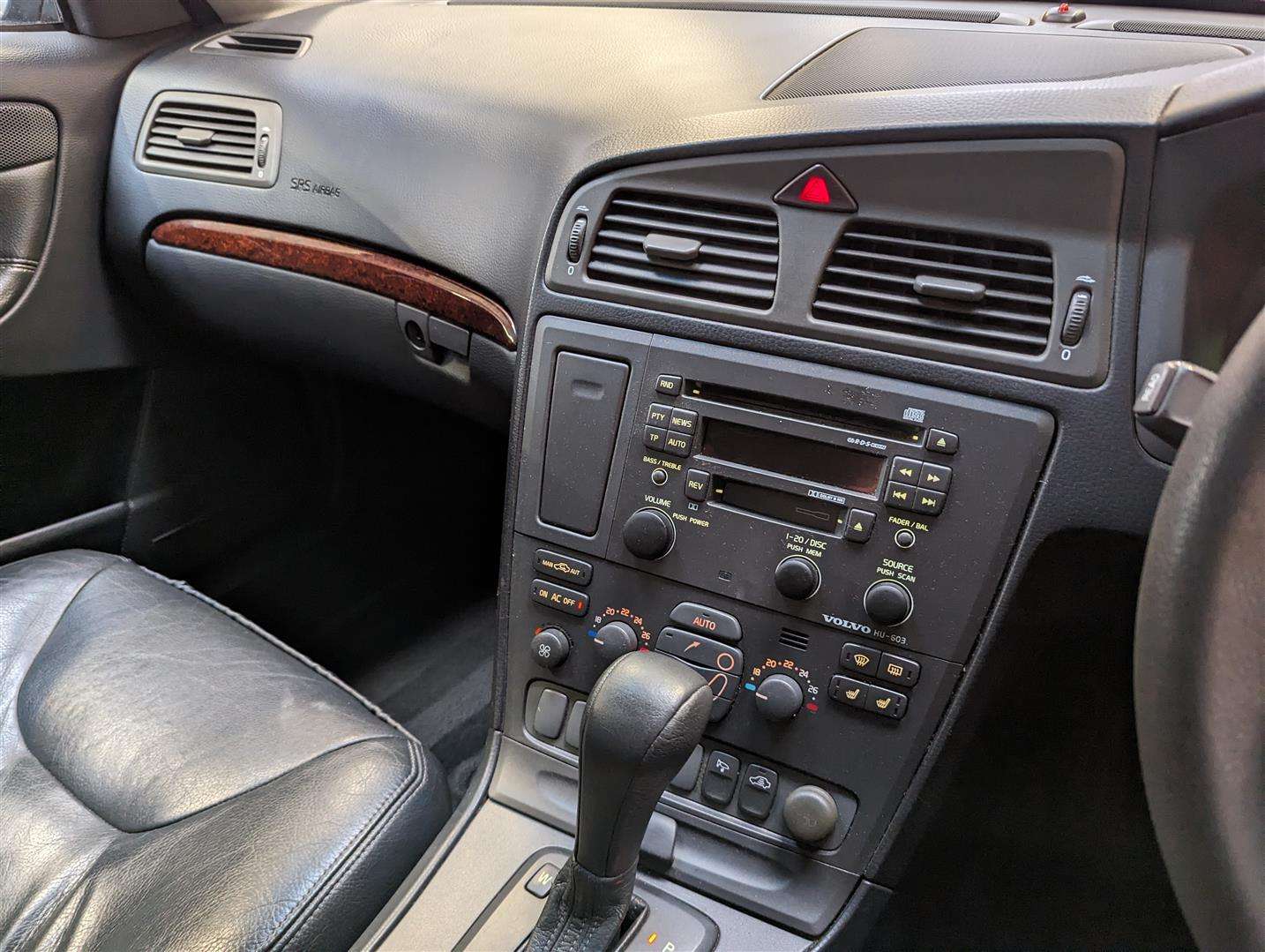 <p>2001 VOLVO V70 AUTO</p>