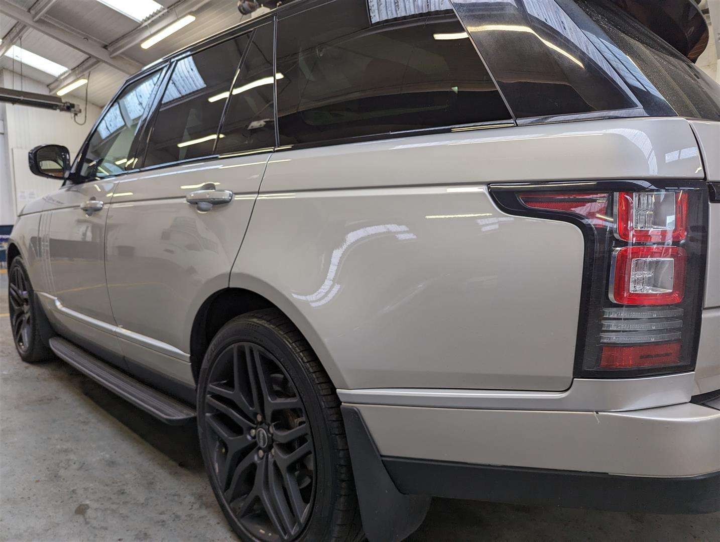 <p>2015 LAND ROVER RANGE ROVER VOGUE SE SDV8</p>