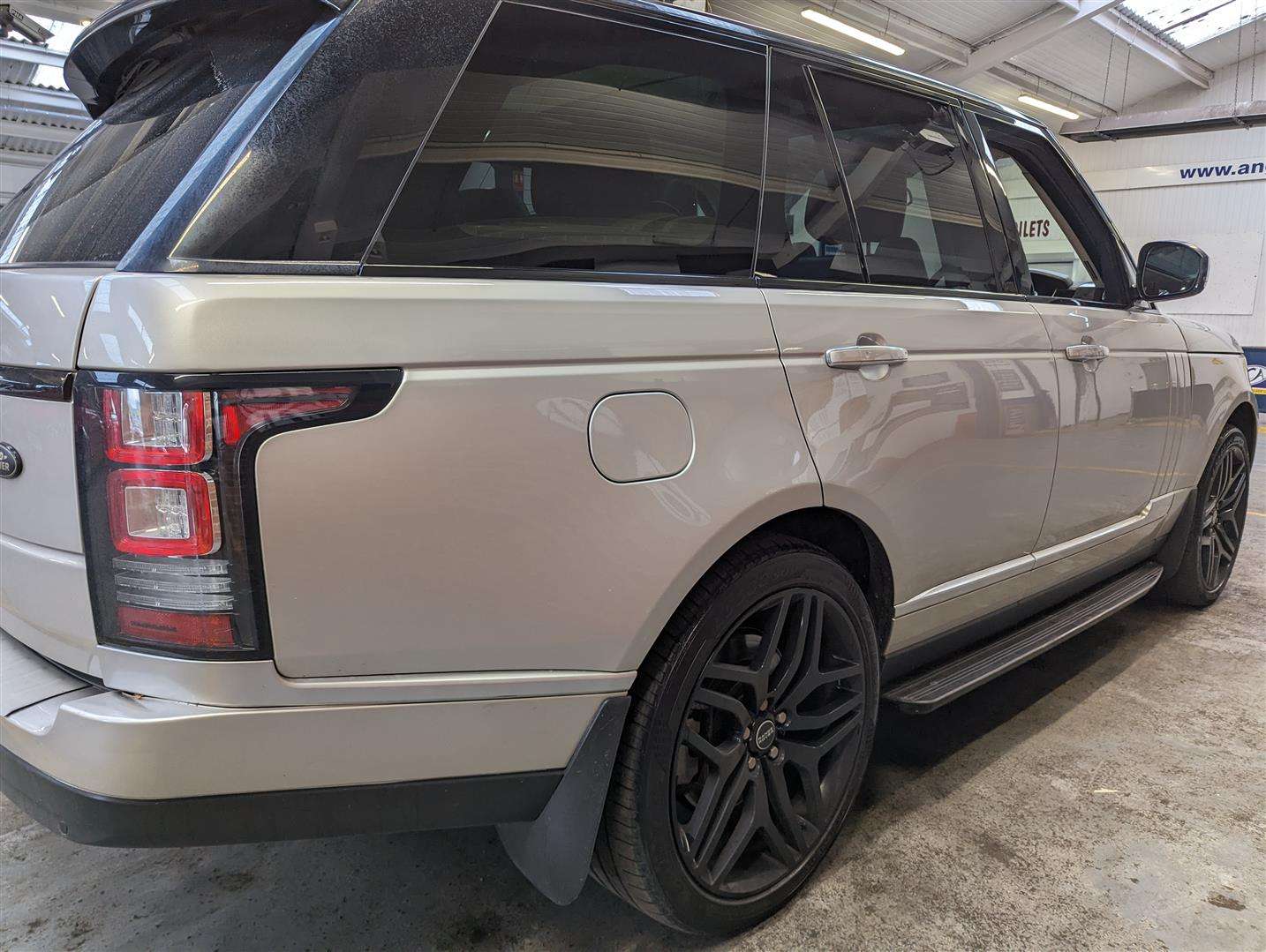 <p>2015 LAND ROVER RANGE ROVER VOGUE SE SDV8</p>