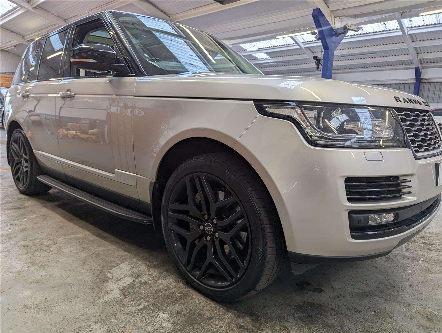 <p>2015 LAND ROVER RANGE ROVER VOGUE SE SDV8</p>