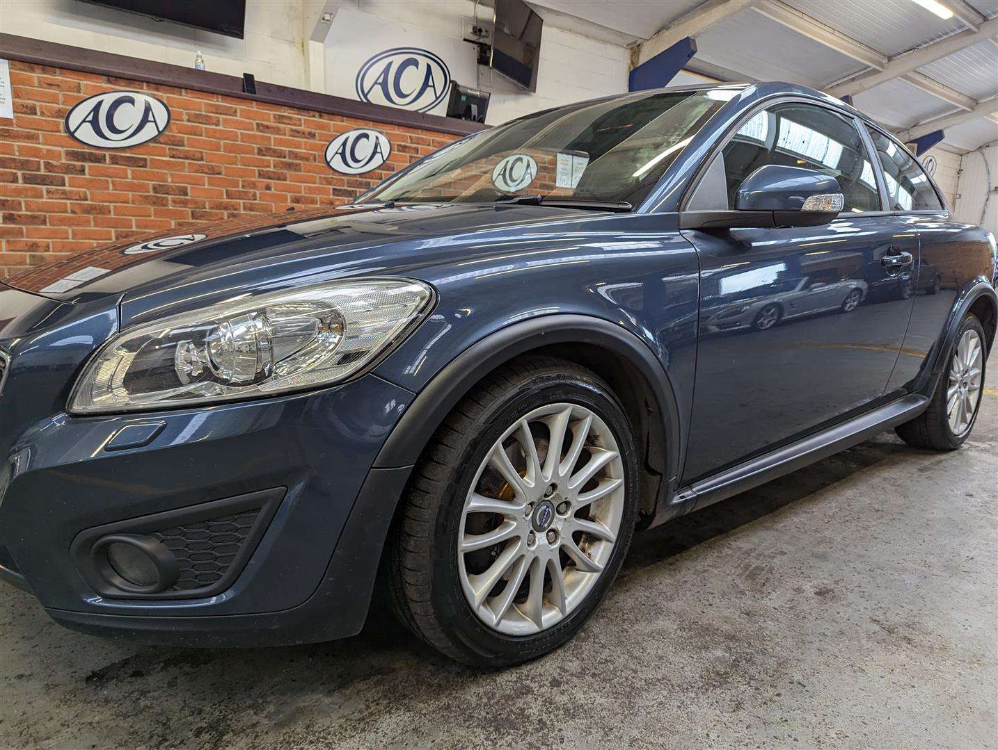 <p>2011 VOLVO C30 SE LUX D3</p>