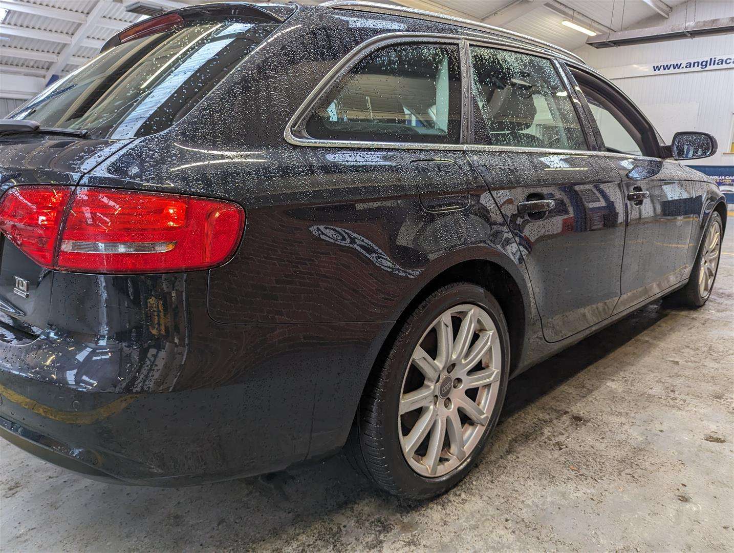 <p>2013 AUDI A4 SE TECHNIK TDI QUATTRO</p>