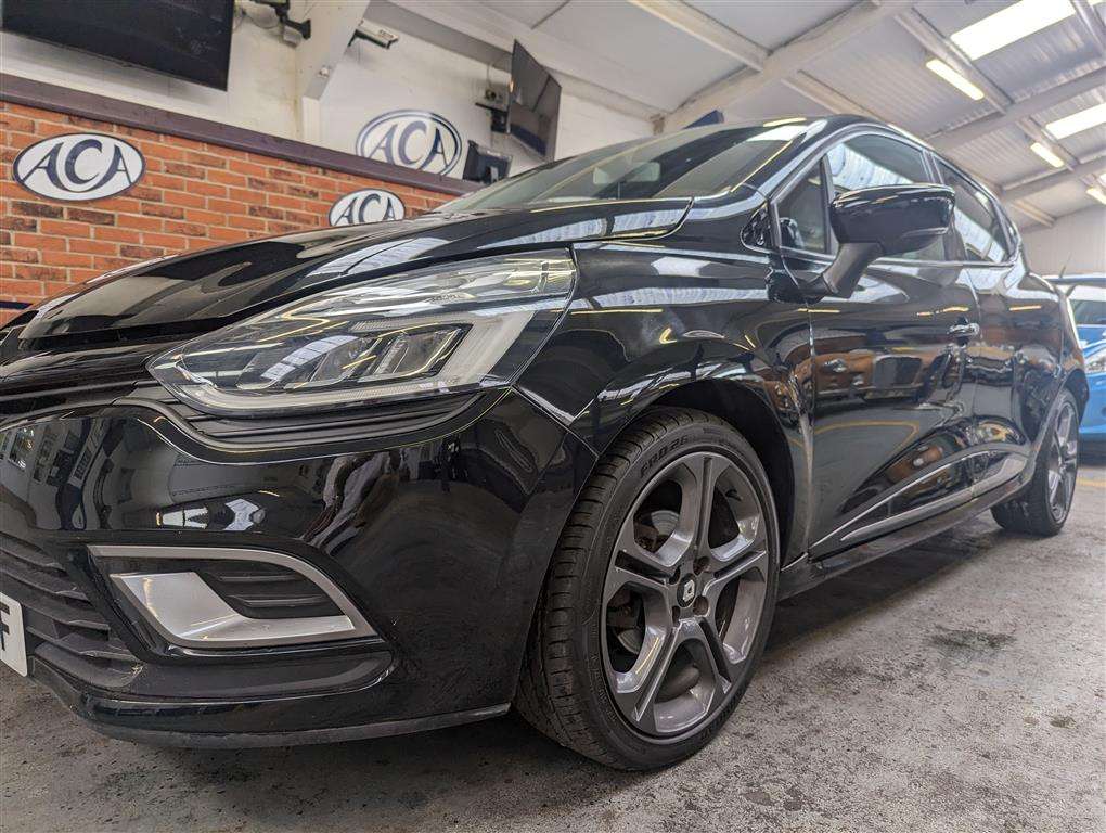 <p>2018 RENAULT CLIO SIGNATURE NAV DCI</p>