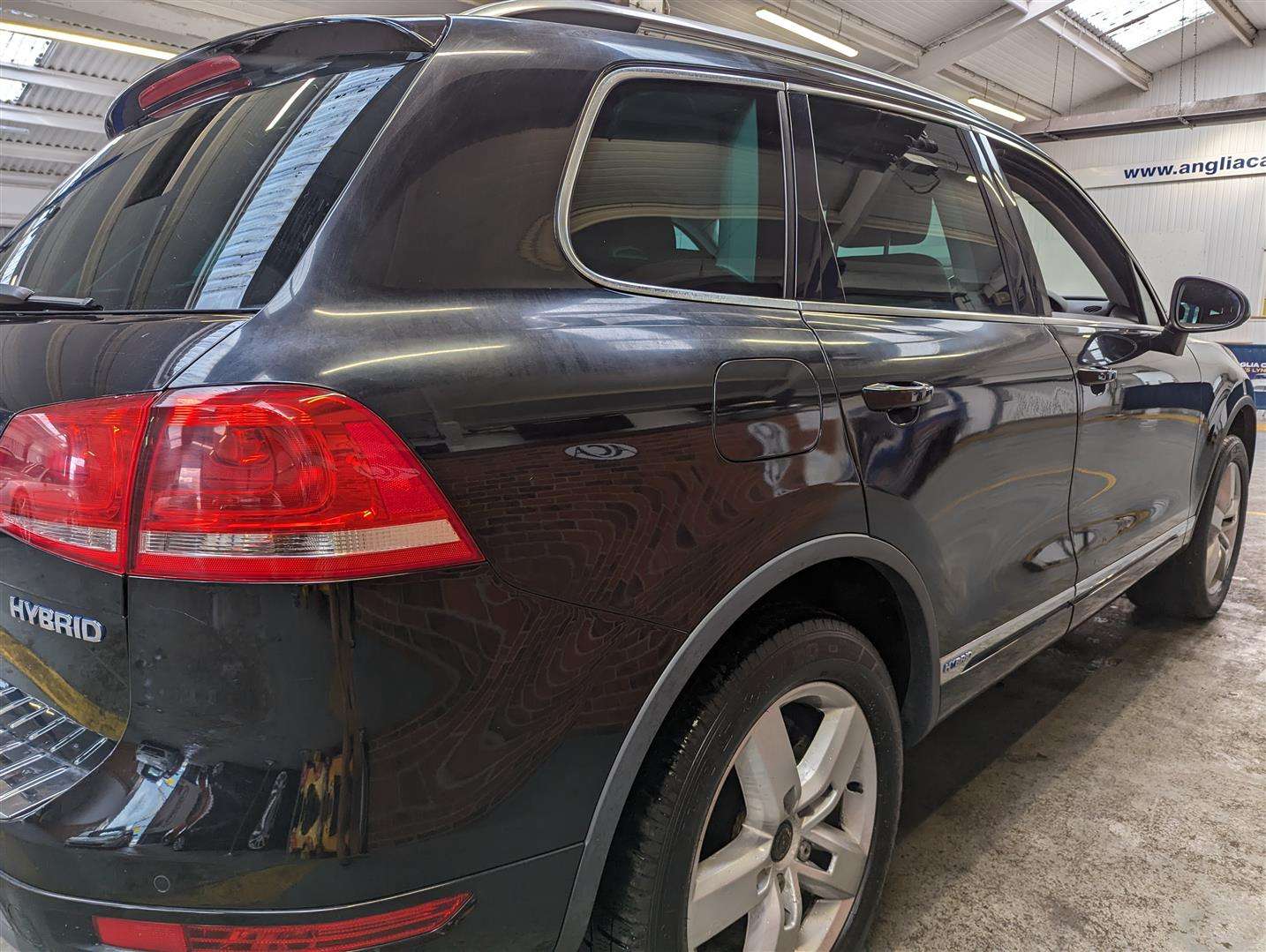 <p>2011 VOLKSWAGEN TOUAREG V6 TSI HYBRID AUTO</p>