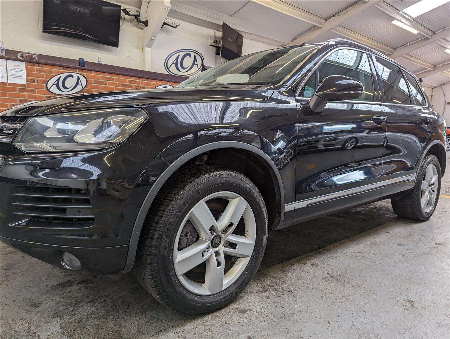 <p>2011 VOLKSWAGEN TOUAREG V6 TSI HYBRID AUTO</p>