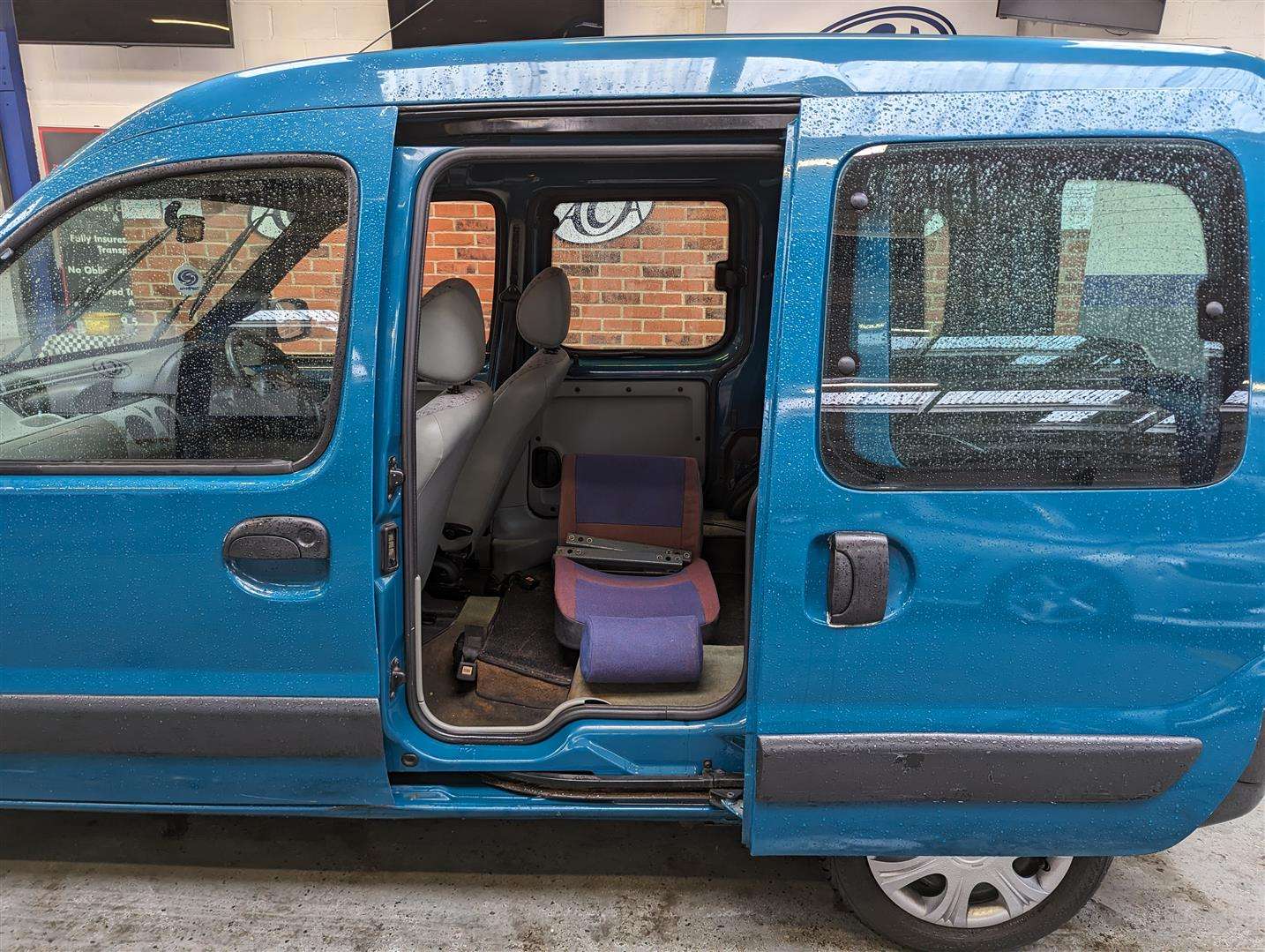 <p>2004 RENAULT KANGOO AUTHENTIQUE 16V AUTO</p>