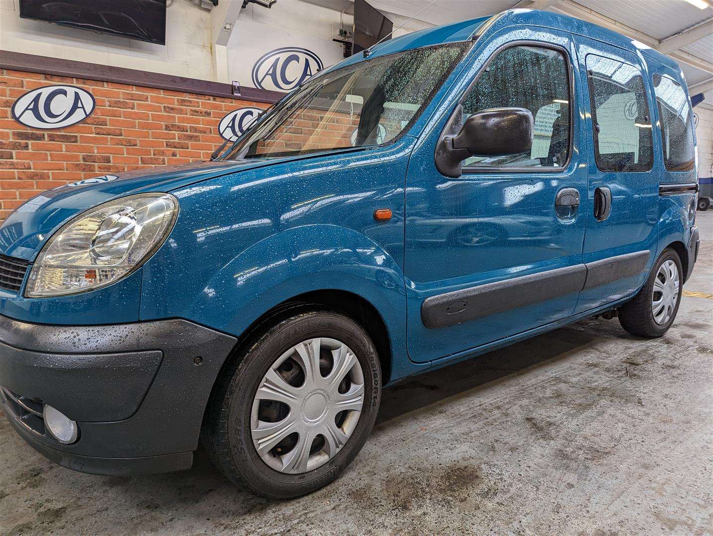 <p>2004 RENAULT KANGOO AUTHENTIQUE 16V AUTO</p>