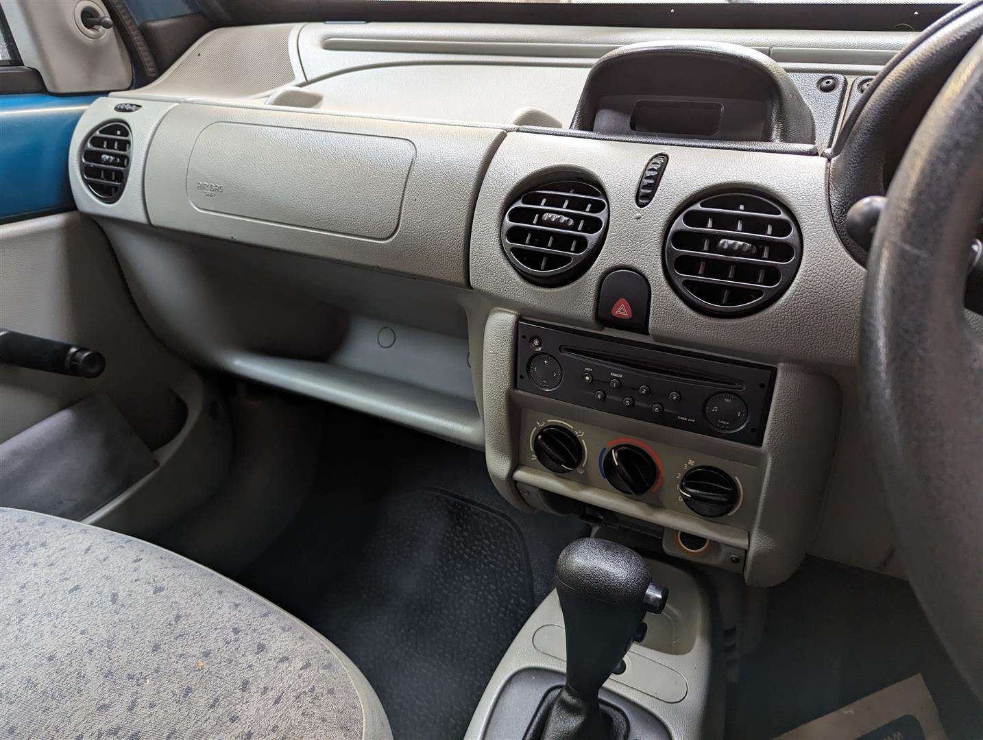 <p>2004 RENAULT KANGOO AUTHENTIQUE 16V AUTO</p>