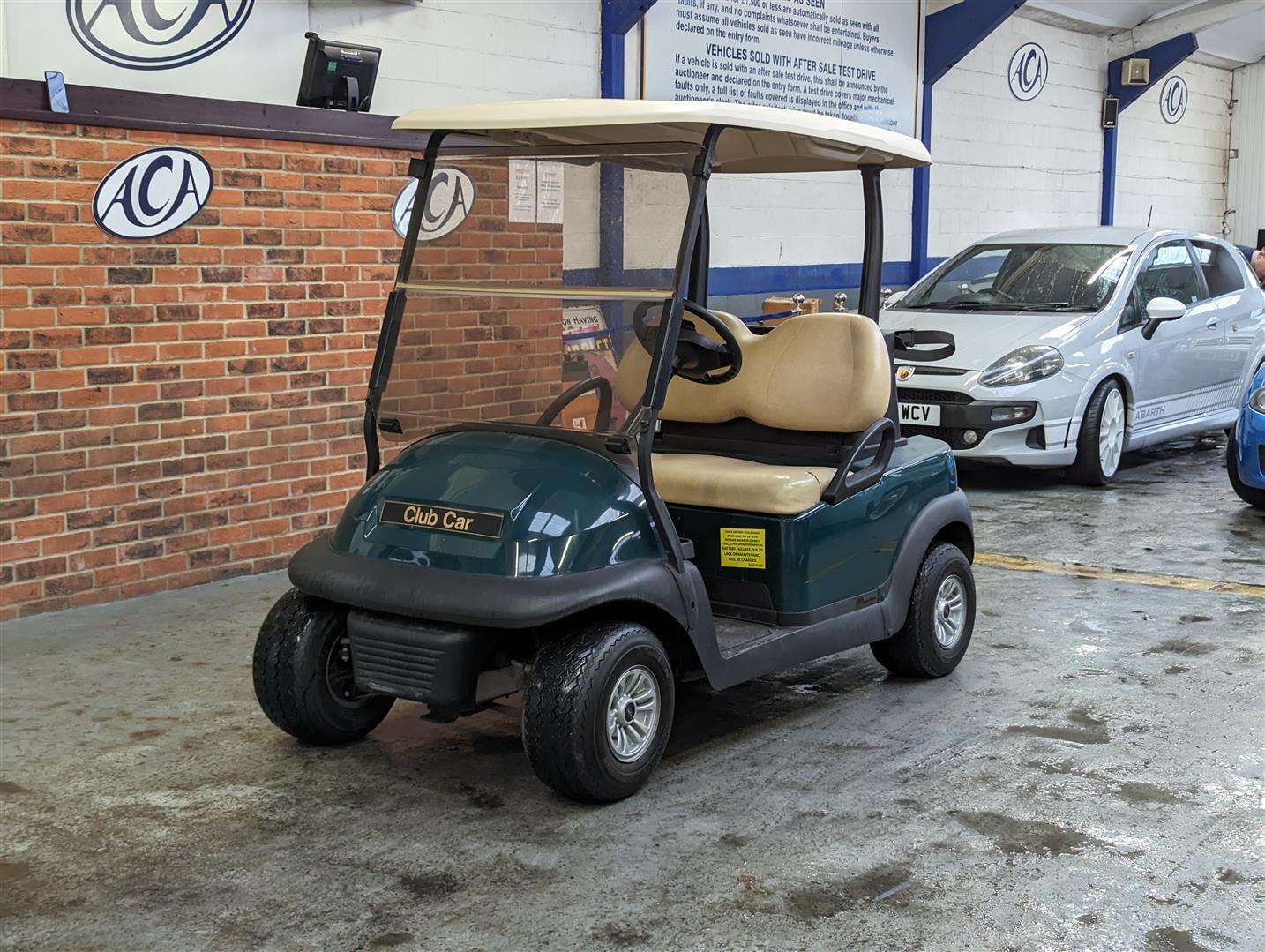 <p>GOLF BUGGY</p>