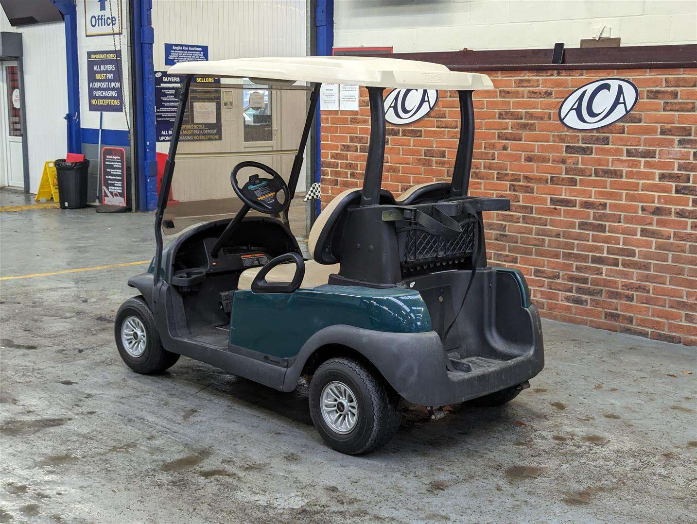 <p>GOLF BUGGY</p>