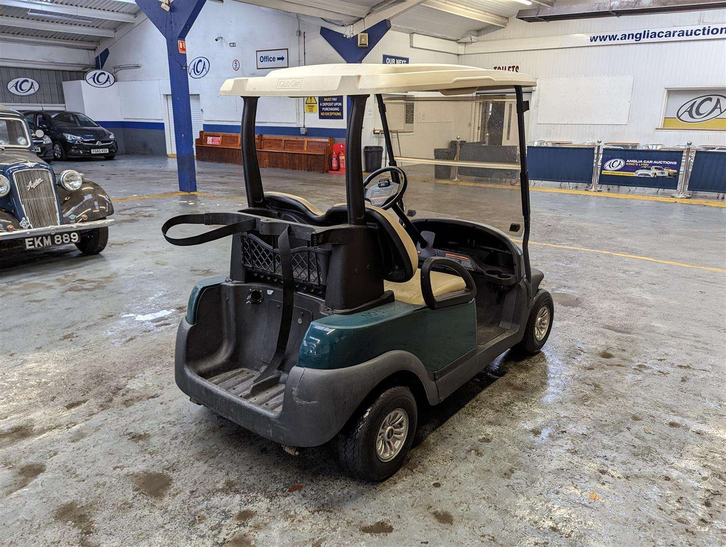 <p>GOLF BUGGY</p>