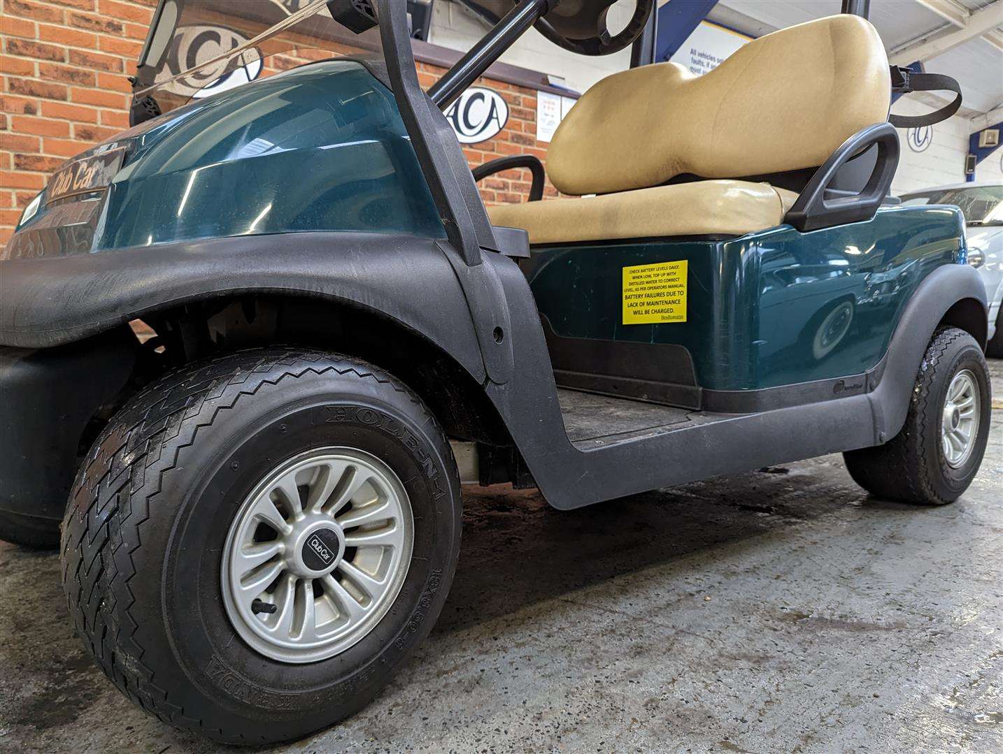 <p>GOLF BUGGY</p>