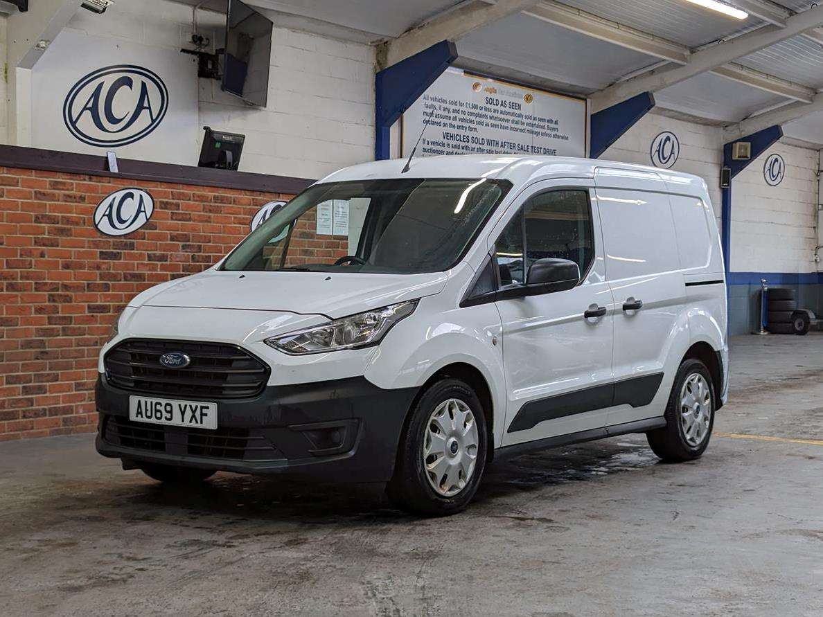 <p>2019 FORD TRANSIT CONNECT 200 BASE</p>