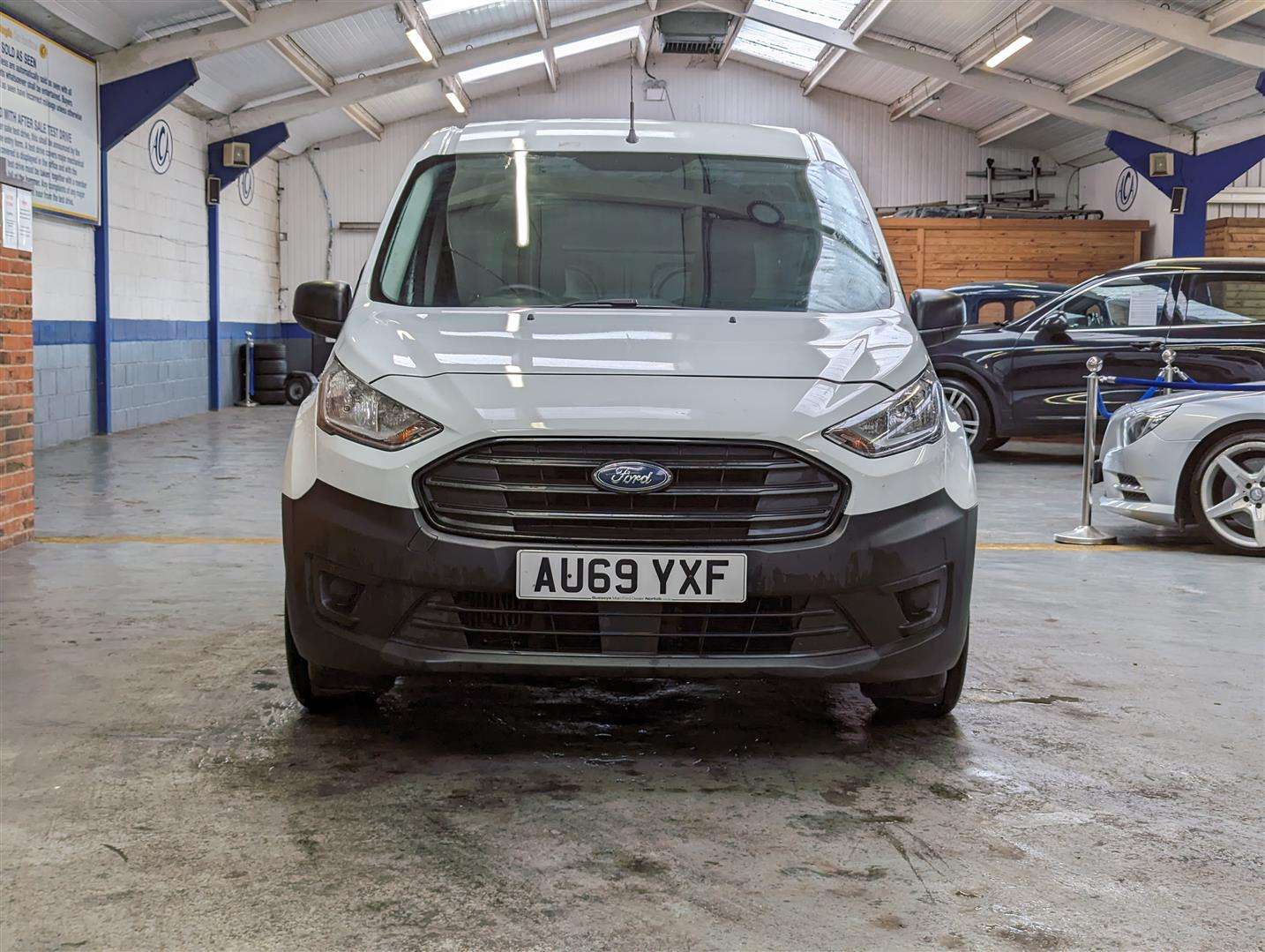 <p>2019 FORD TRANSIT CONNECT 200 BASE</p>