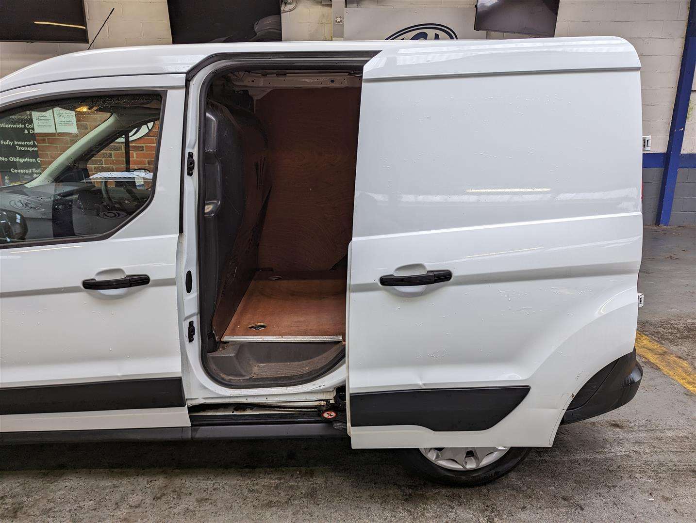 <p>2019 FORD TRANSIT CONNECT 200 BASE</p>