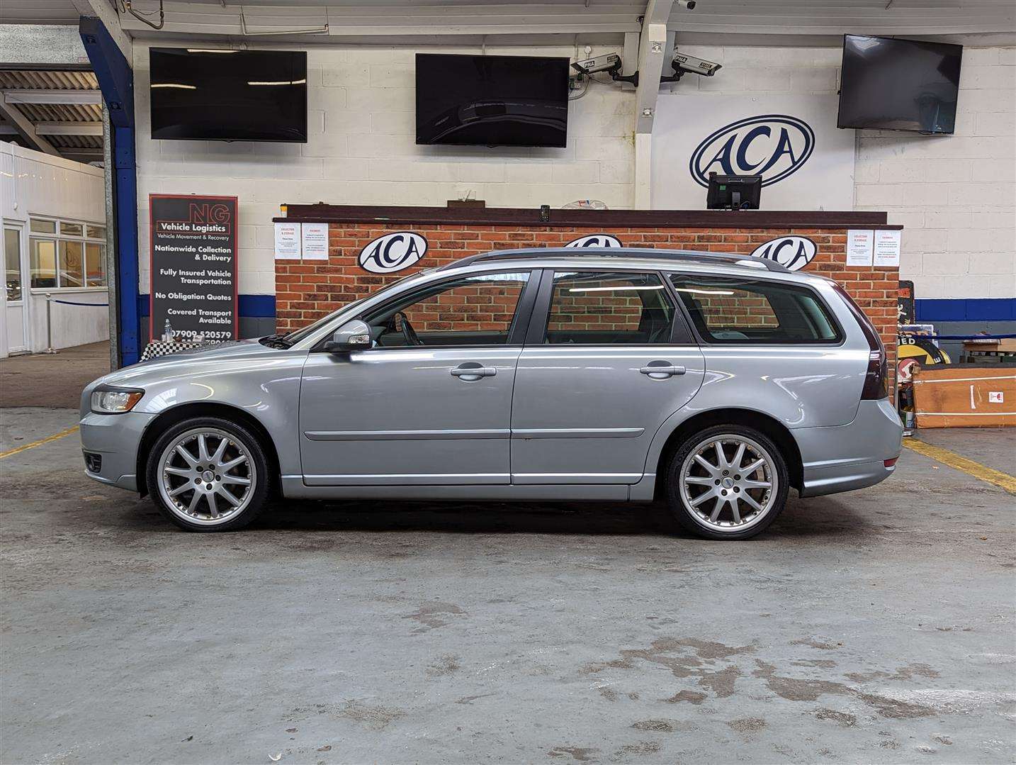 <p>2010 VOLVO V50 SE D DRIVE</p>