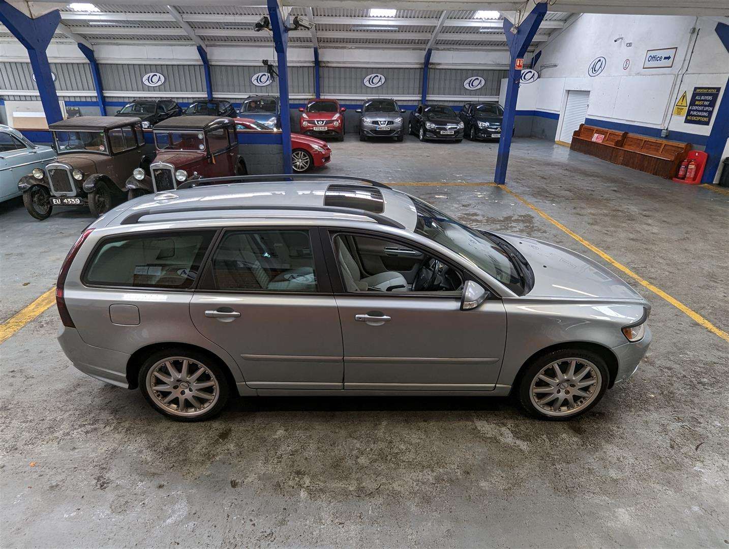 <p>2010 VOLVO V50 SE D DRIVE</p>