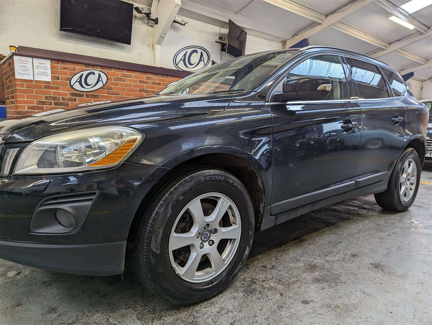 <p>2009 VOLVO XC60 SE D AUTO</p>