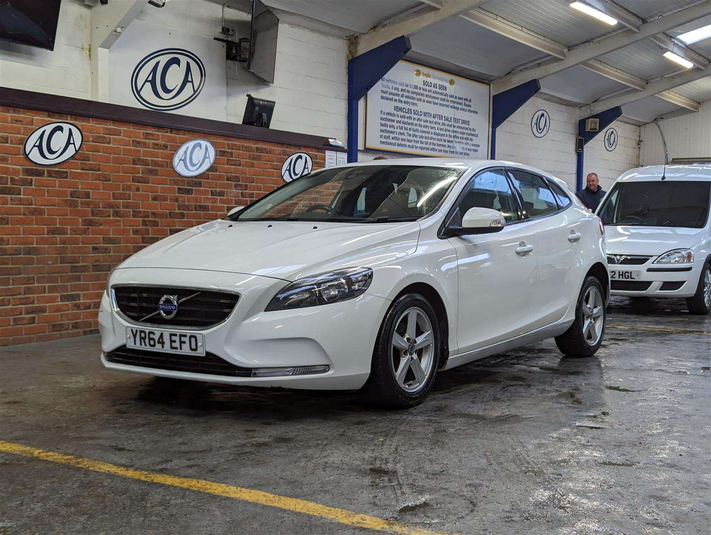 <p>2014 VOLVO V40 ES D2</p>