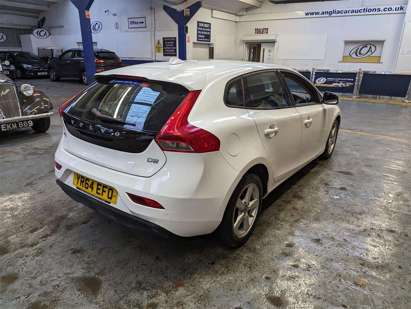 <p>2014 VOLVO V40 ES D2</p>