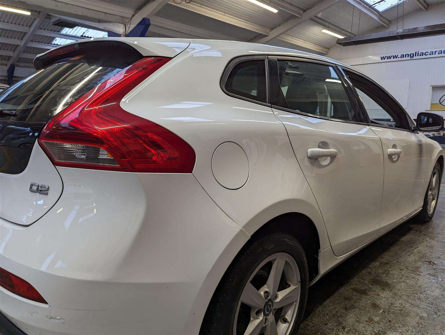 <p>2014 VOLVO V40 ES D2</p>