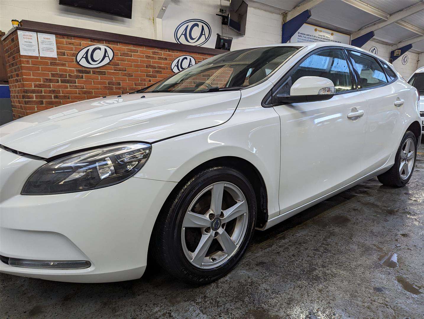 <p>2014 VOLVO V40 ES D2</p>